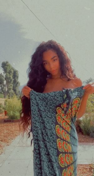 Ebony teen reveals her perfect body