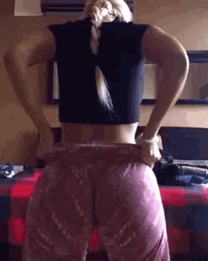 Pawg jiggling her ass in yoga pants