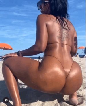 Sum beach ebony booty twerking